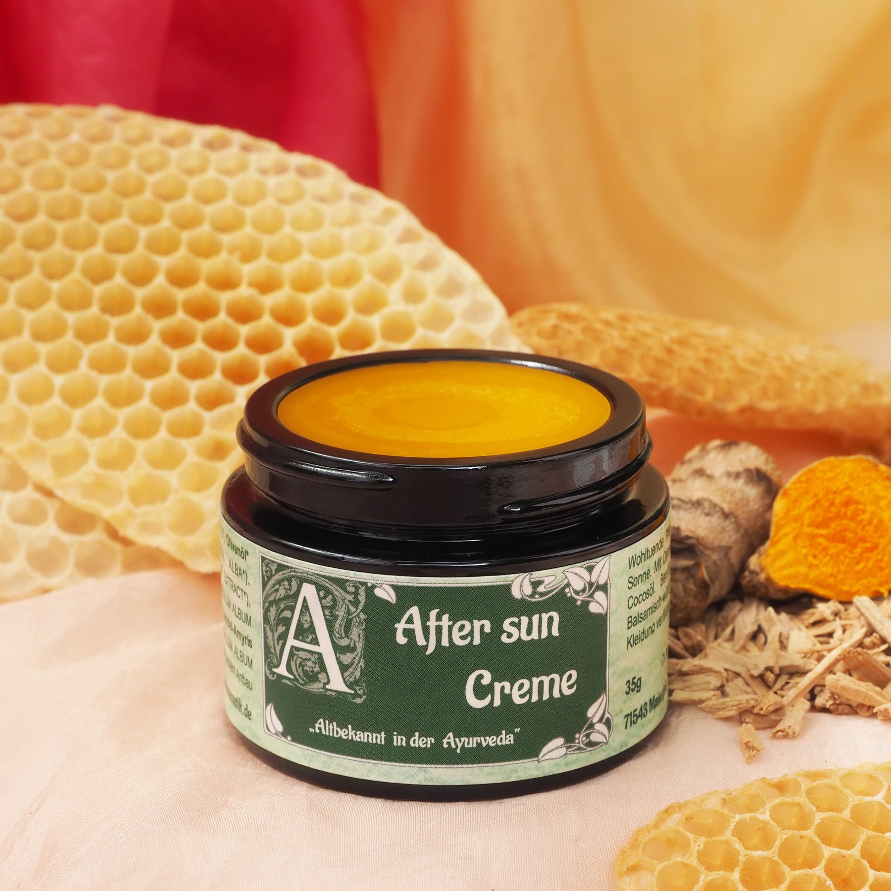 Geöffnete After Sun Creme in 35ml Tiegel